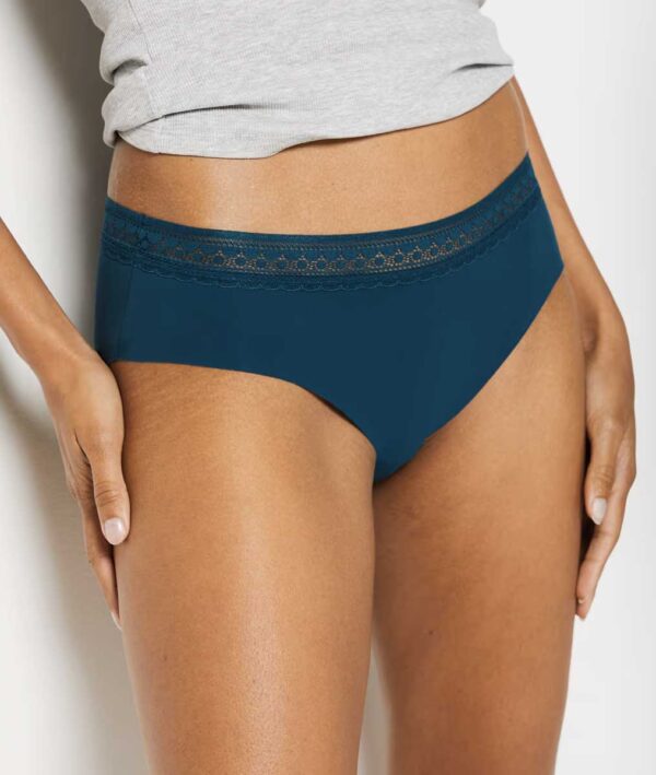 INVISIBLE Cotton shorts